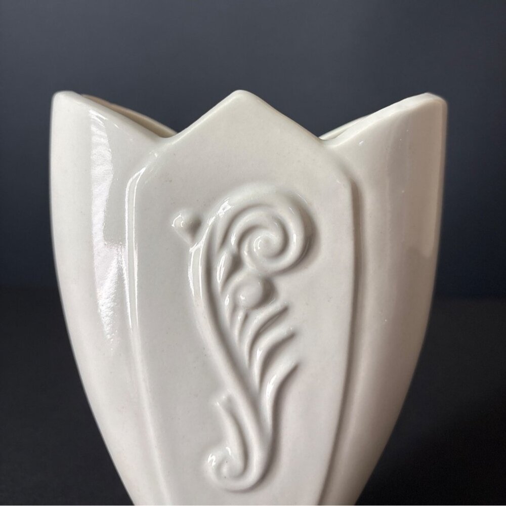 Vintage Fredericksburg Art Deco Pottery Glossy Vase Tulip FiddleHead Fern Motif - Picture 9 of 16